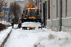 Вы сейчас просматриваете Городские службы начали убирать снег в Москве в круглосуточном режиме